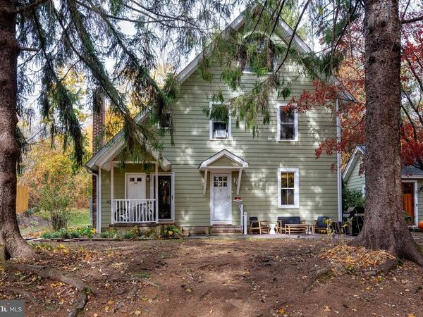 7 CASTLE LANE, HOPEWELL, NJ 08525