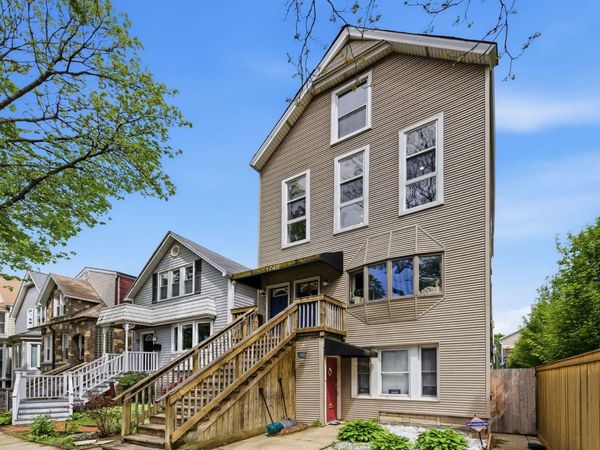 1742 W School Street, Chicago, IL 60657