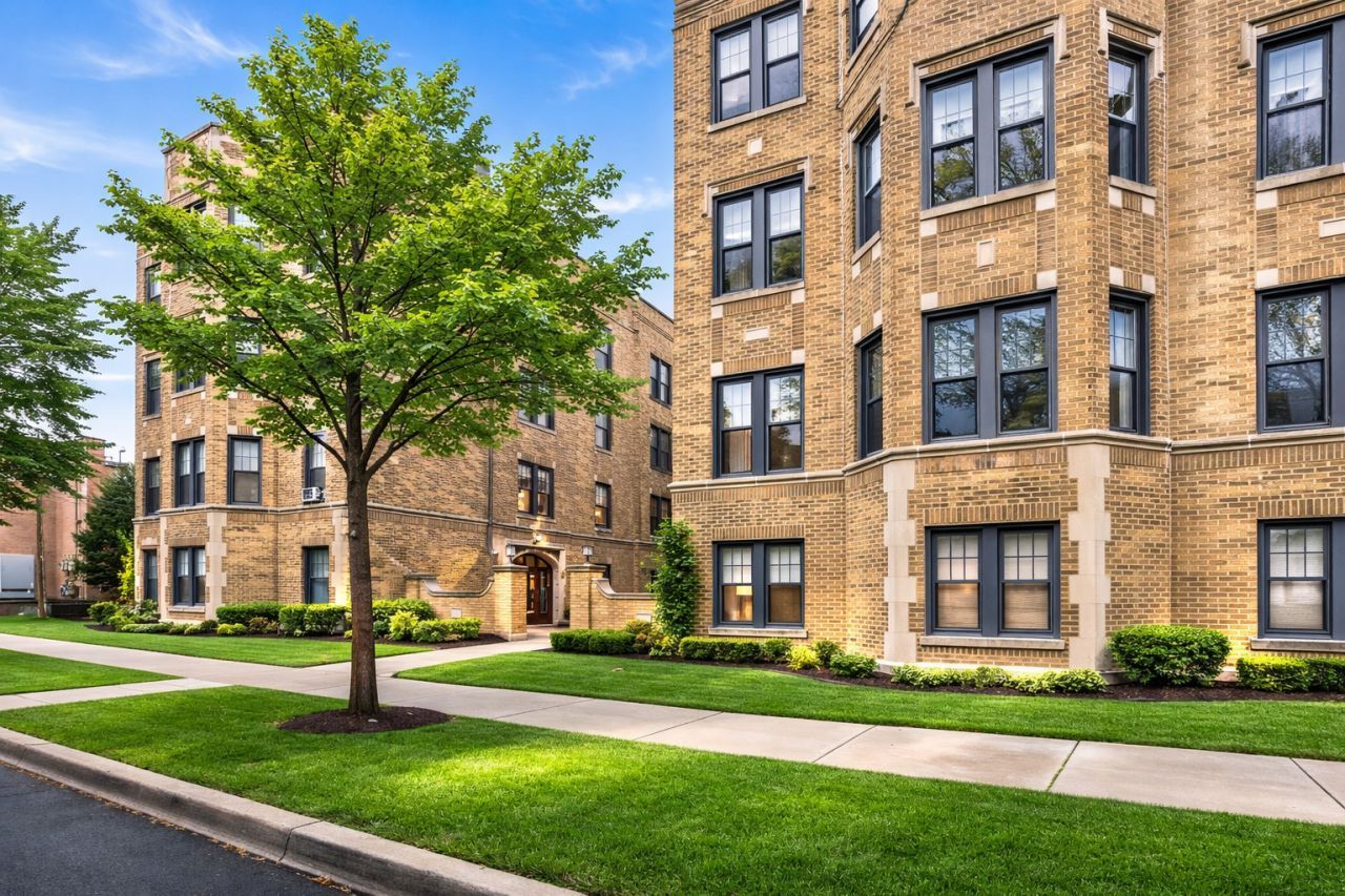 2348 W Addison Street, Unit D3, Chicago, IL 60618 Main Photo