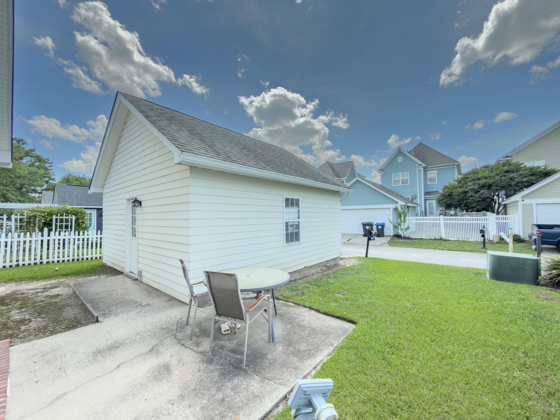 216 Dandelion Street Photo 11