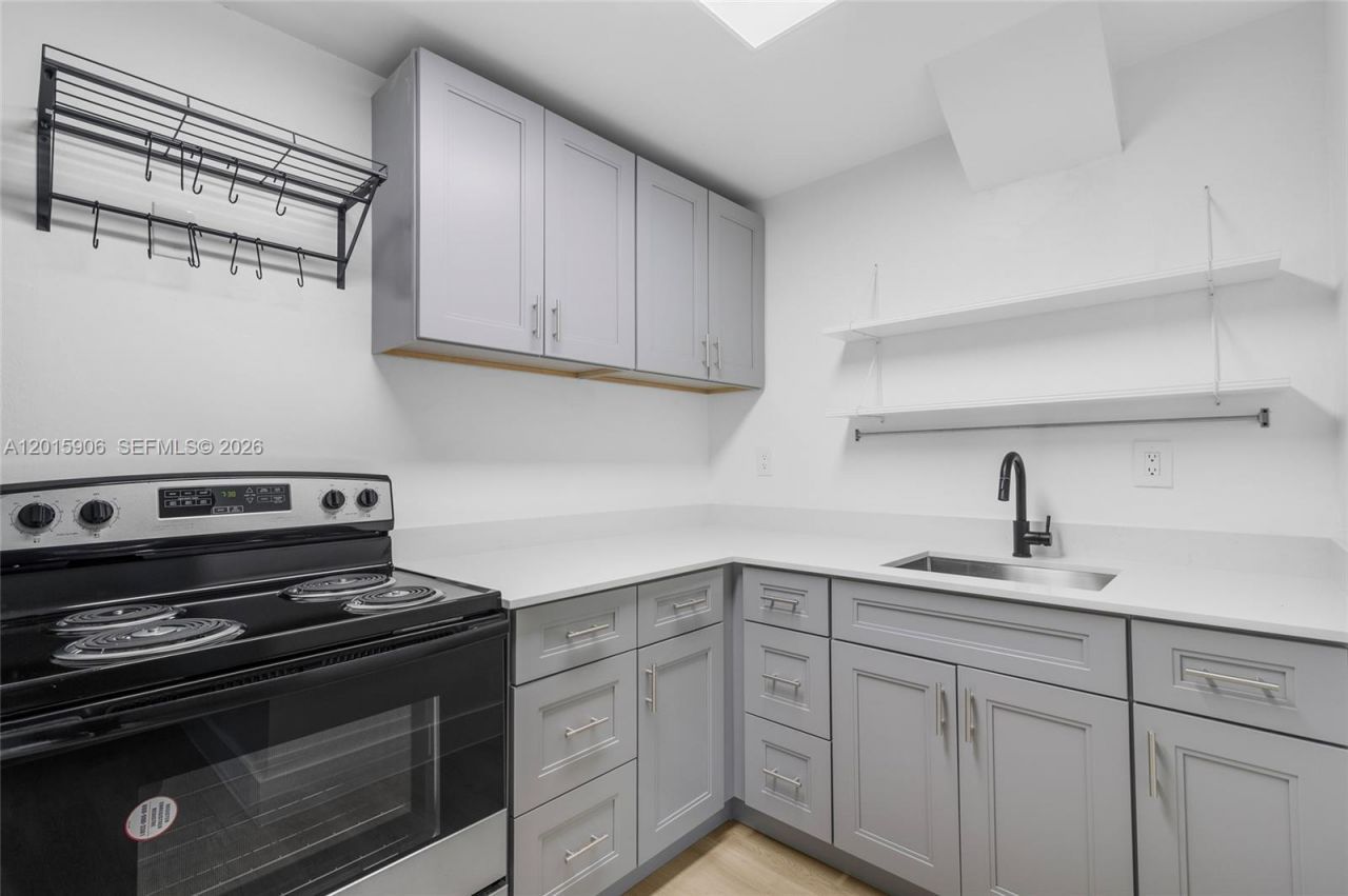 13880 NE 20th Pl, Unit 2, North Miami Beach, FL 33181 Photo