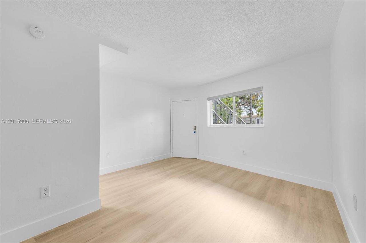 13880 NE 20th Pl, Unit 2, North Miami Beach, FL 33181 Photo