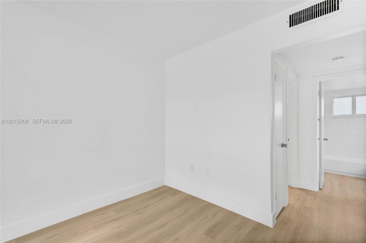 13880 NE 20th Pl, Unit 2, North Miami Beach, FL 33181 Photo