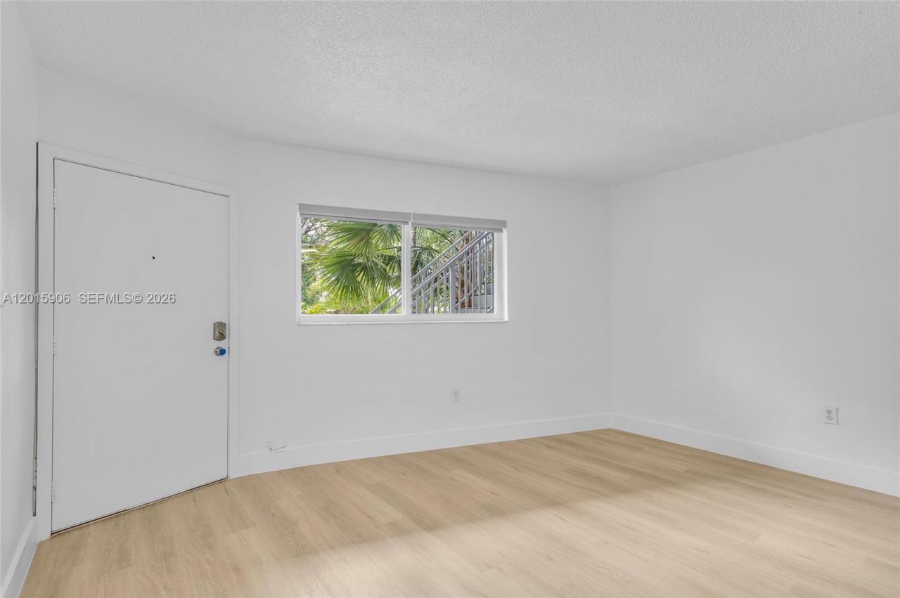 13880 NE 20th Pl, Unit 2, North Miami Beach, FL 33181 Photo