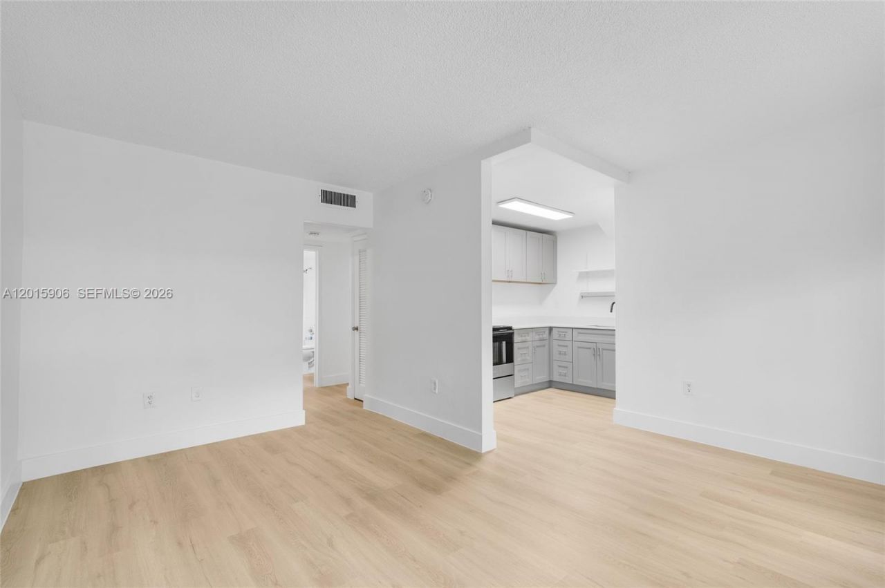 13880 NE 20th Pl, Unit 2, North Miami Beach, FL 33181 Photo