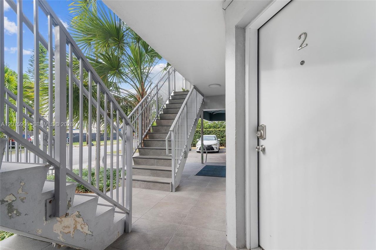 13880 NE 20th Pl, Unit 2, North Miami Beach, FL 33181 Photo