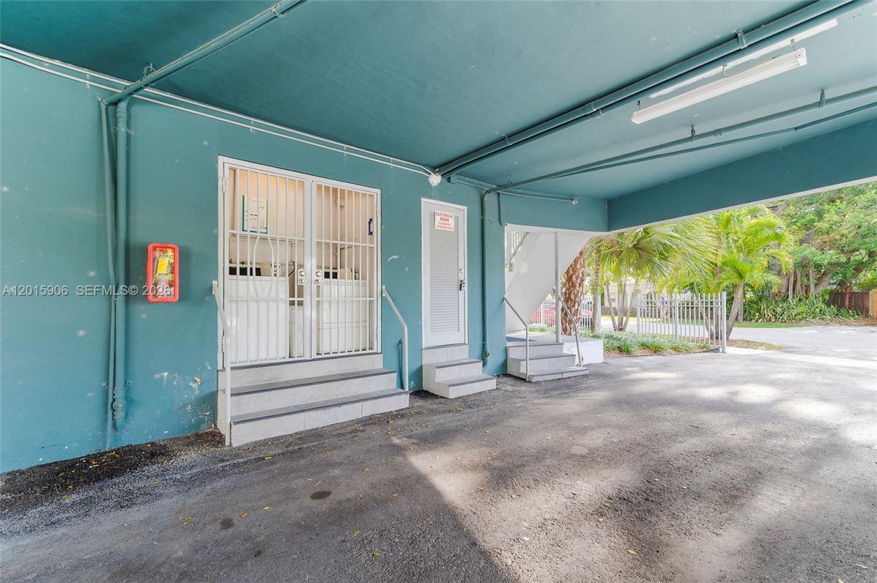 13880 NE 20th Pl, Unit 2, North Miami Beach, FL 33181 Photo