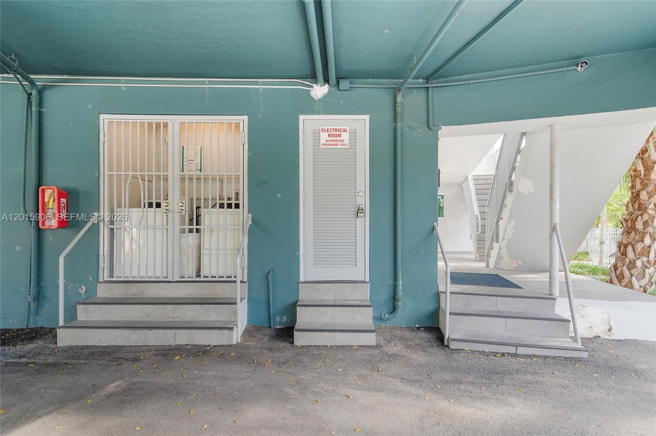 13880 NE 20th Pl, Unit 2, North Miami Beach, FL 33181 Photo