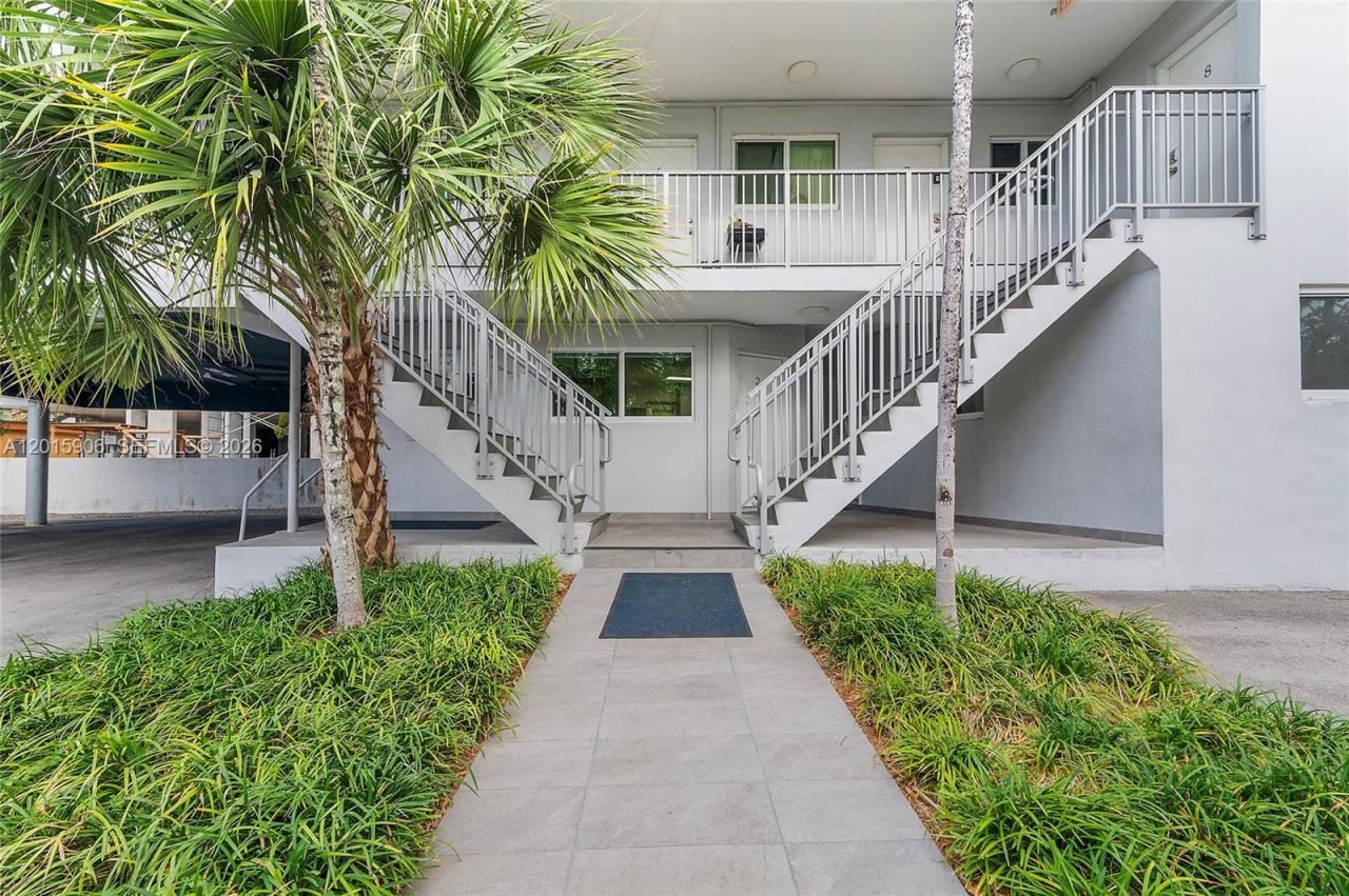13880 NE 20th Pl, Unit 2, North Miami Beach, FL 33181 Photo