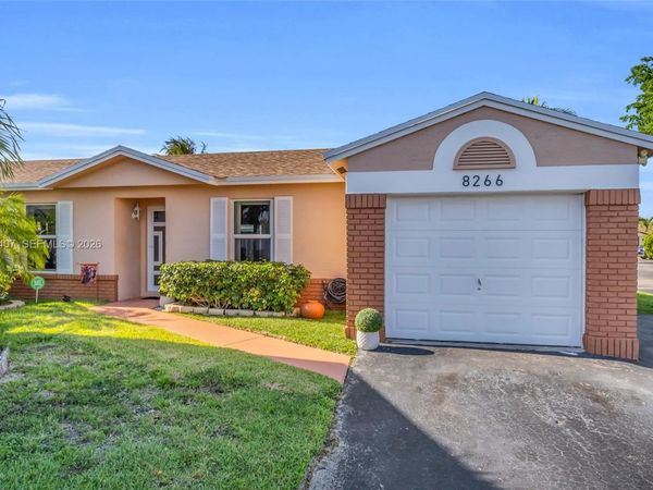8266 NW 192nd Ter , Hialeah, FL 33015