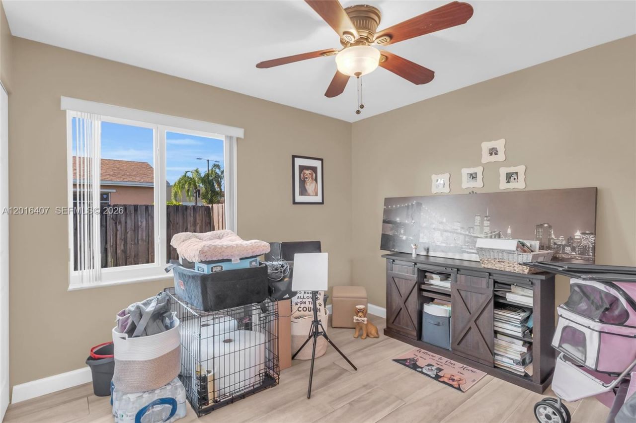 8266 NW 192nd Ter, Hialeah, FL 33015 Photo