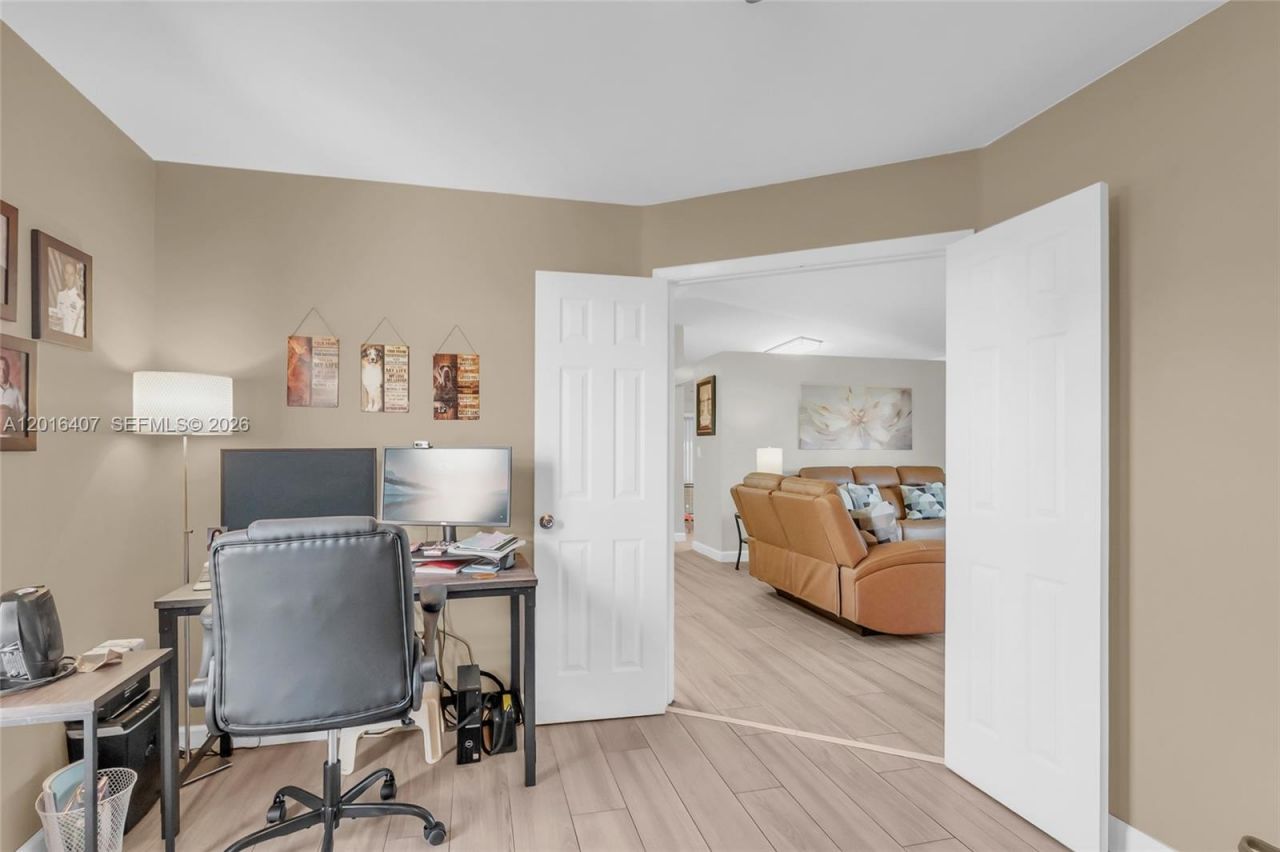 8266 NW 192nd Ter, Hialeah, FL 33015 Photo