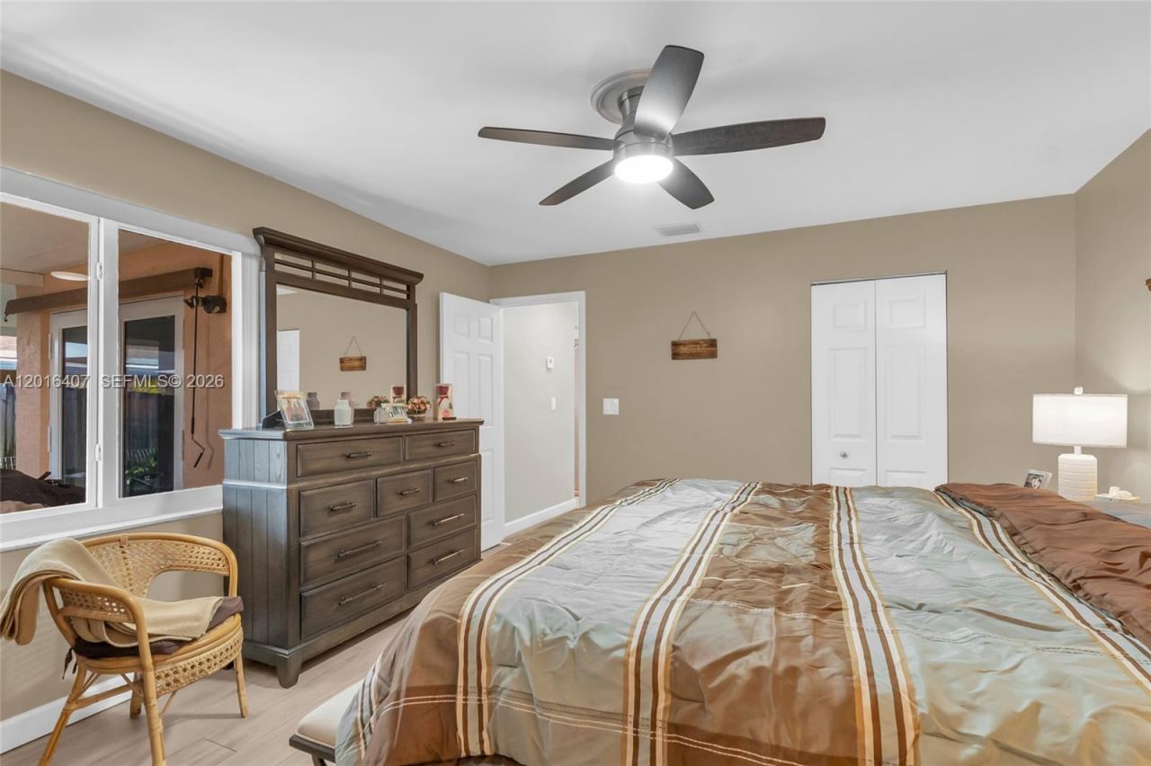 8266 NW 192nd Ter, Hialeah, FL 33015 Photo