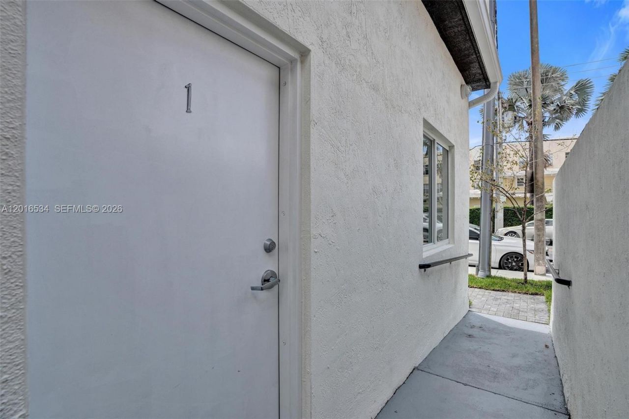 1567 NW 1st St, Unit 1, Miami, FL 33125 Photo