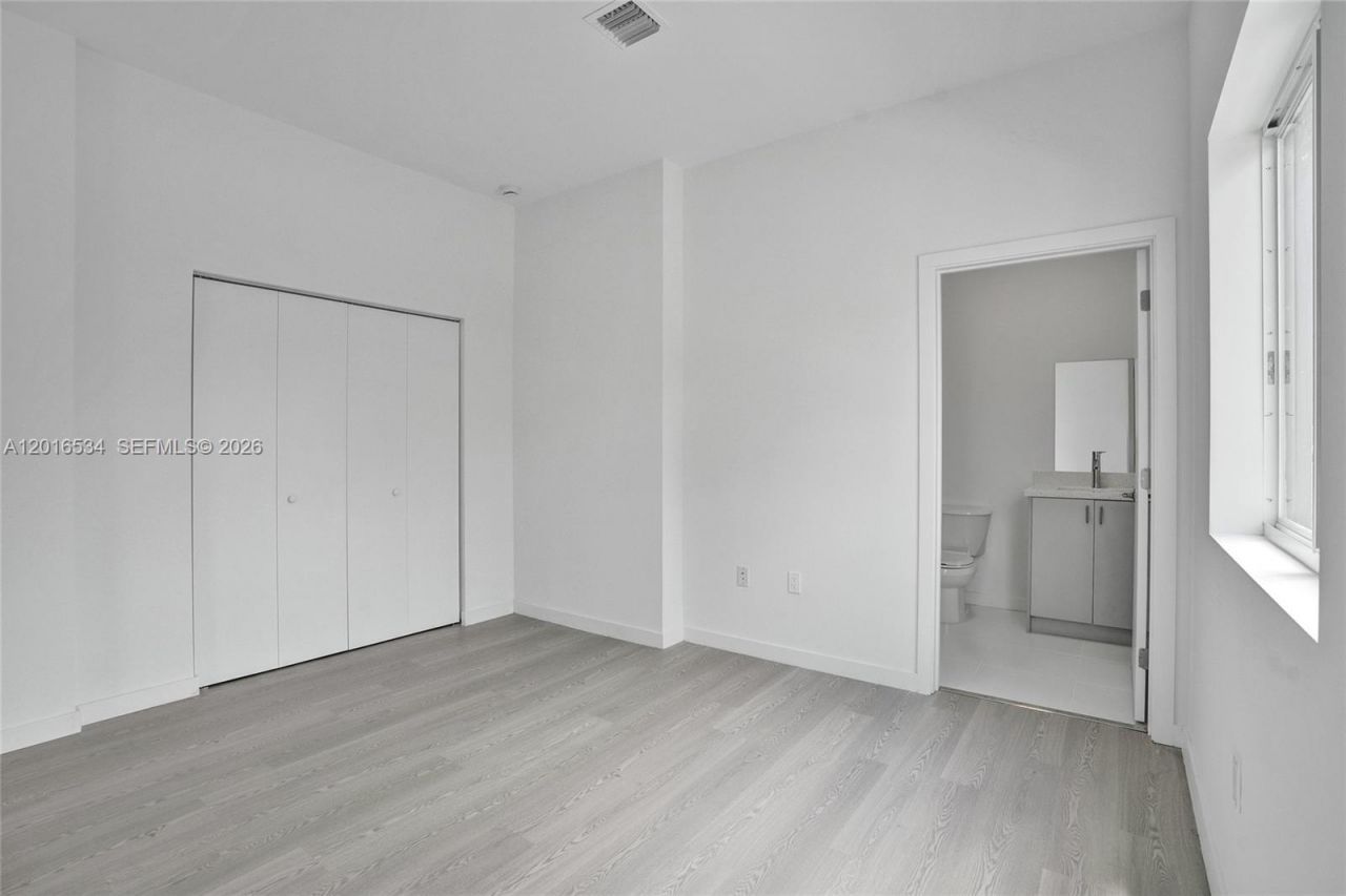 1567 NW 1st St, Unit 1, Miami, FL 33125 Photo