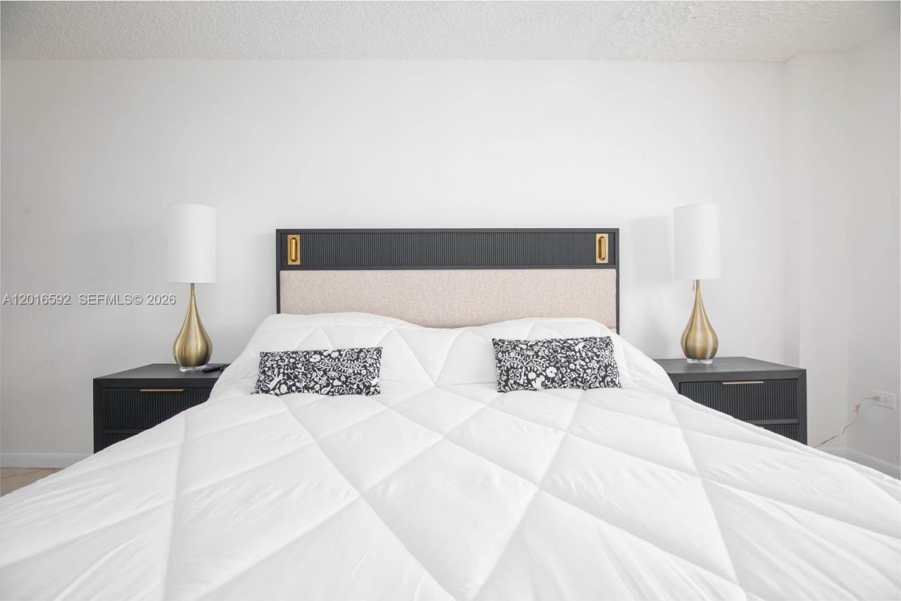 5555 Collins Ave , Unit 14U, Miami Beach, FL 33140 Photo