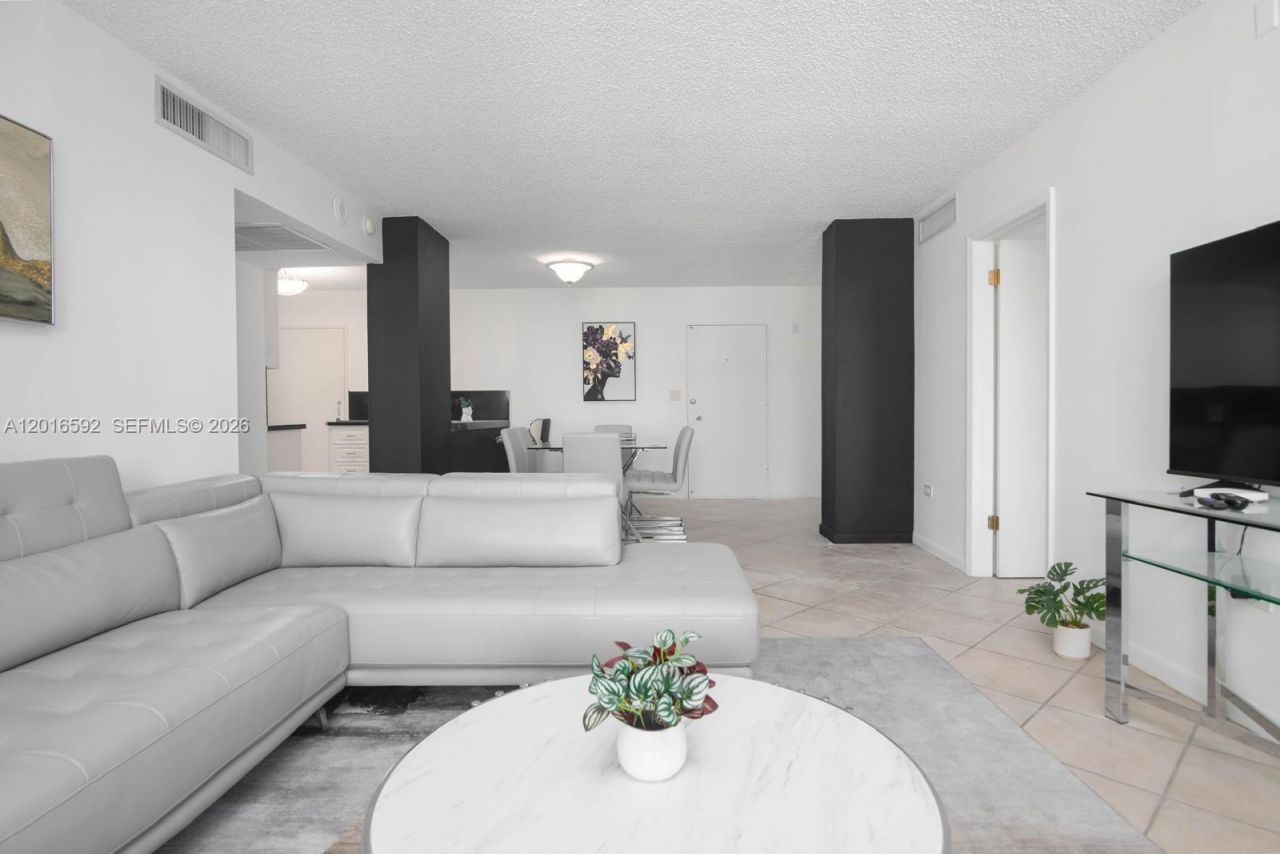 5555 Collins Ave , Unit 14U, Miami Beach, FL 33140 Photo