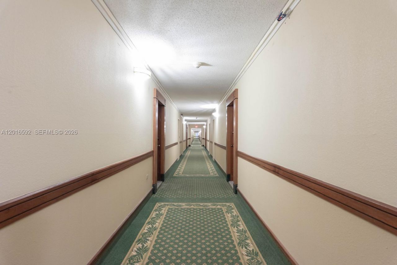5555 Collins Ave , Unit 14U, Miami Beach, FL 33140 Photo