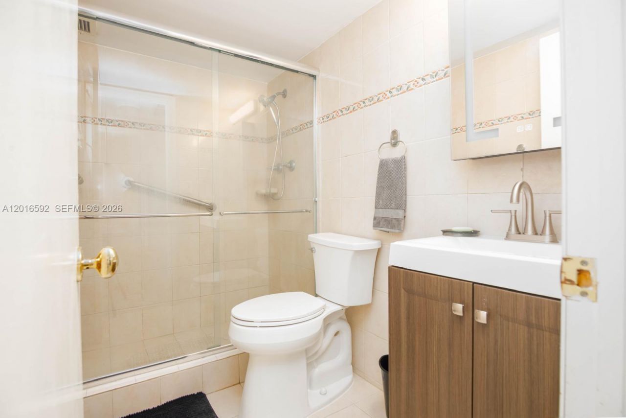 5555 Collins Ave , Unit 14U, Miami Beach, FL 33140 Photo