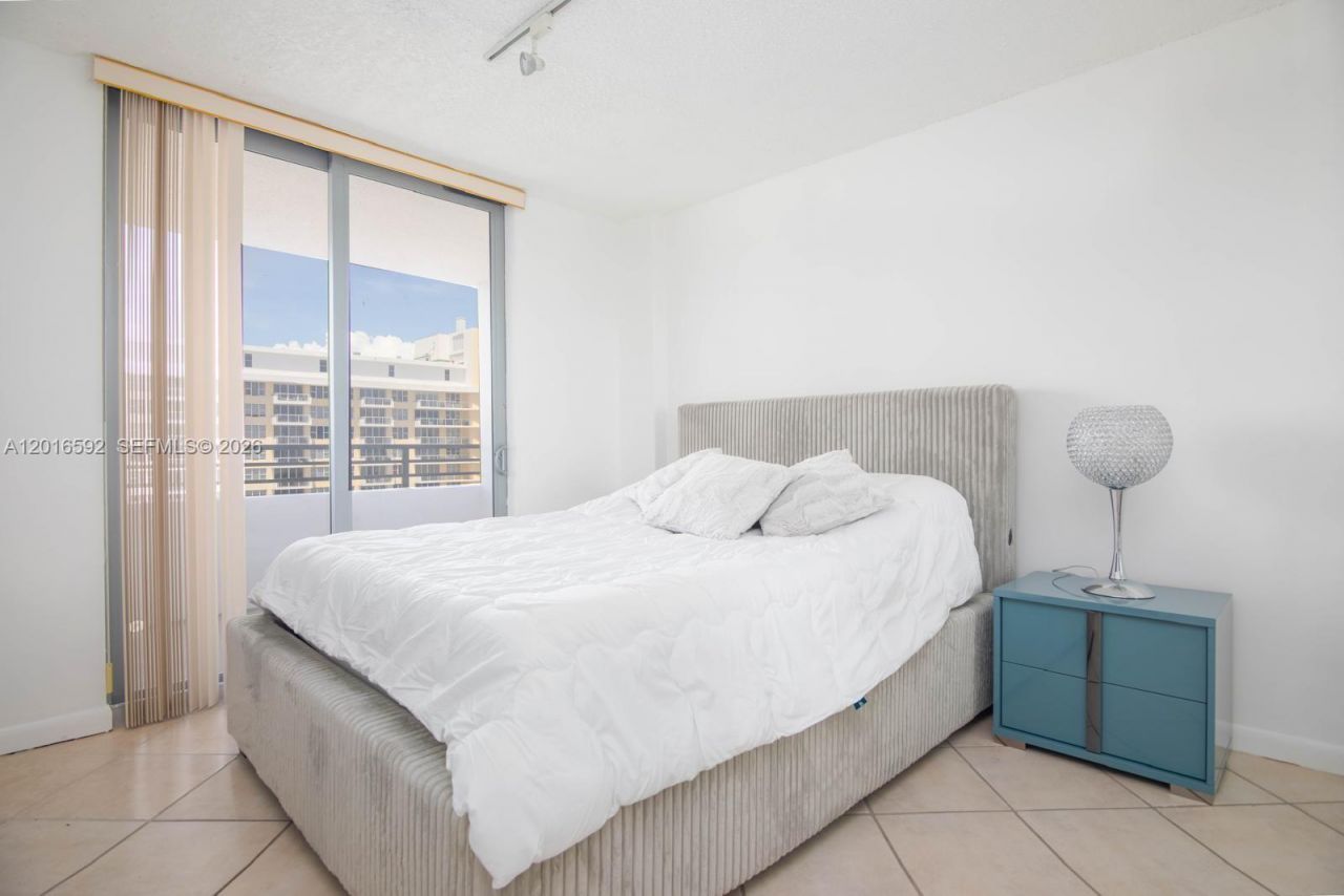5555 Collins Ave , Unit 14U, Miami Beach, FL 33140 Photo