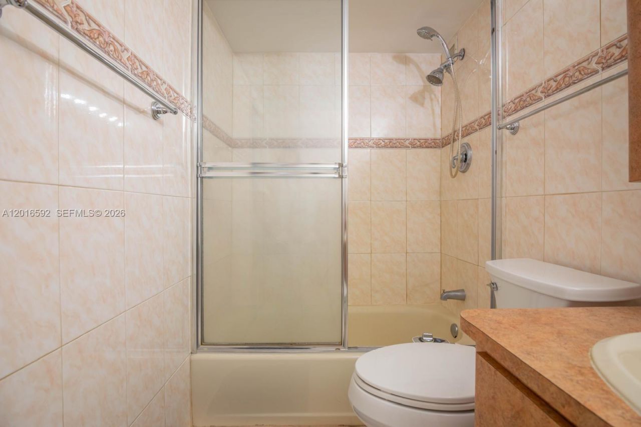 5555 Collins Ave , Unit 14U, Miami Beach, FL 33140 Photo