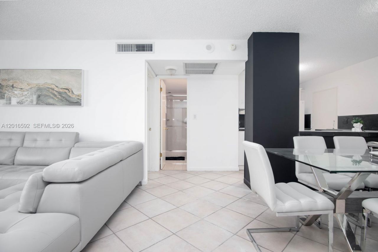 5555 Collins Ave , Unit 14U, Miami Beach, FL 33140 Photo