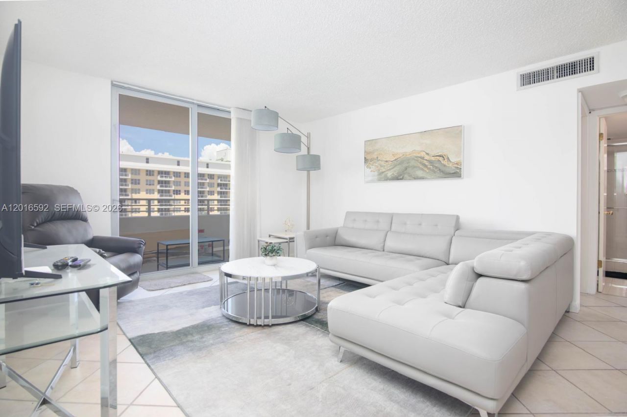 5555 Collins Ave , Unit 14U, Miami Beach, FL 33140 Photo