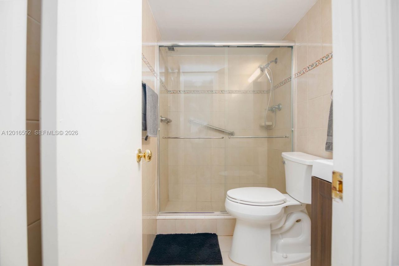 5555 Collins Ave , Unit 14U, Miami Beach, FL 33140 Photo