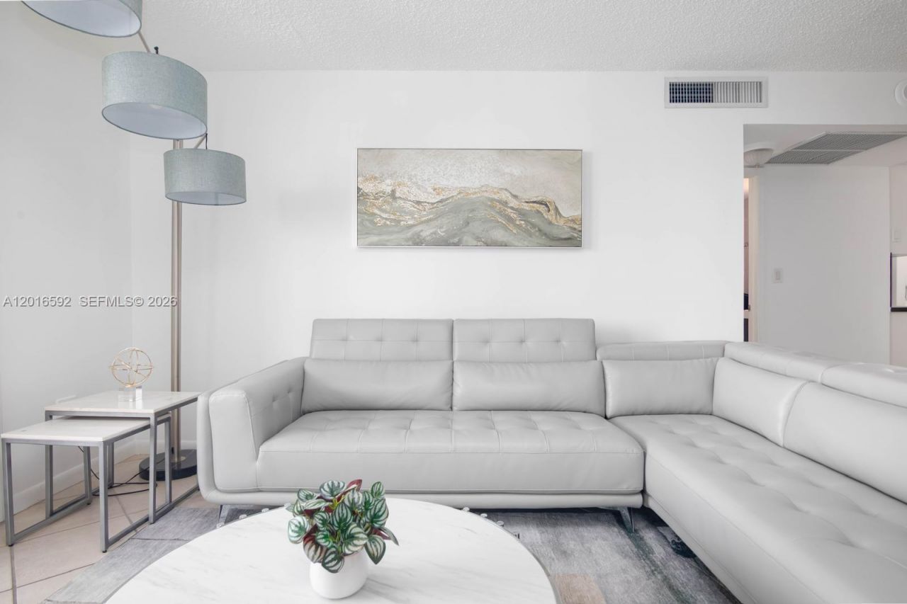 5555 Collins Ave , Unit 14U, Miami Beach, FL 33140 Photo