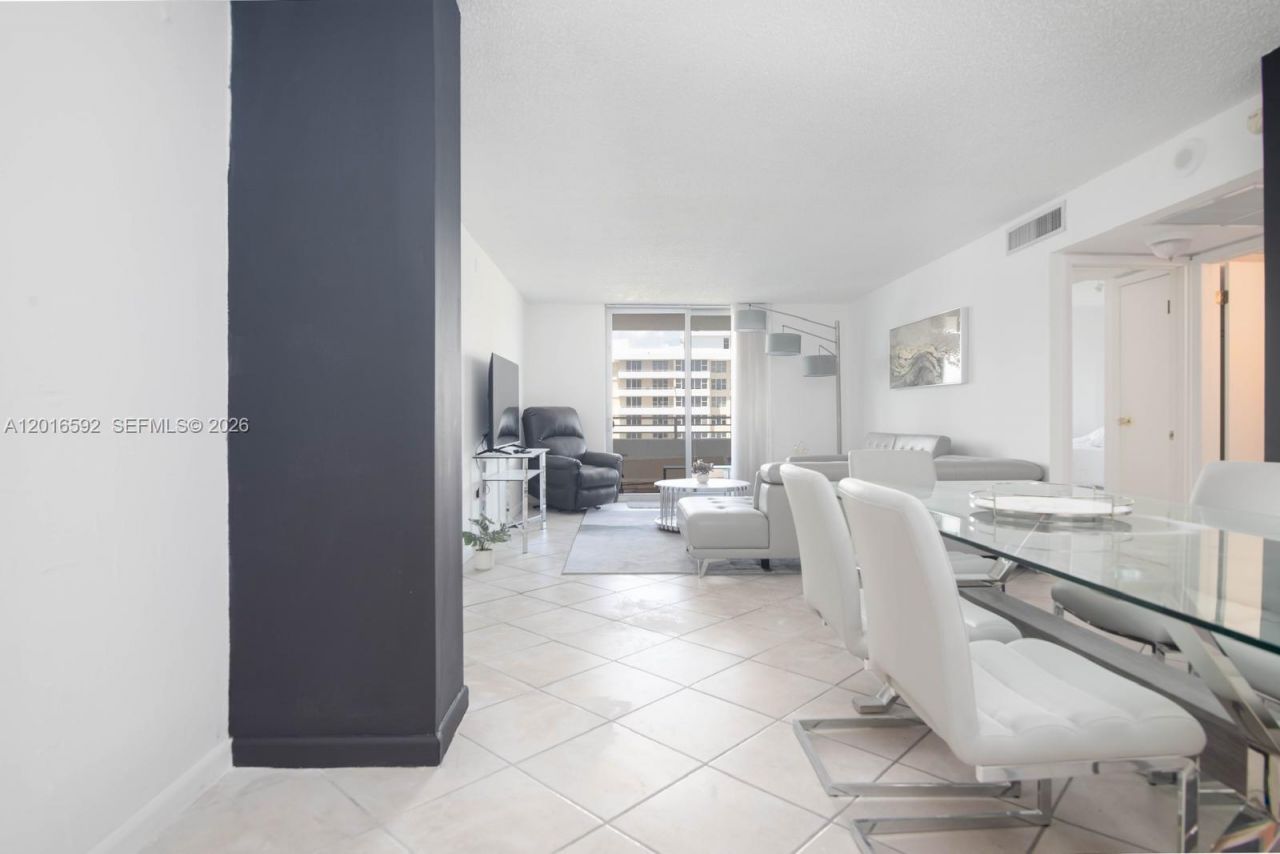 5555 Collins Ave , Unit 14U, Miami Beach, FL 33140 Photo