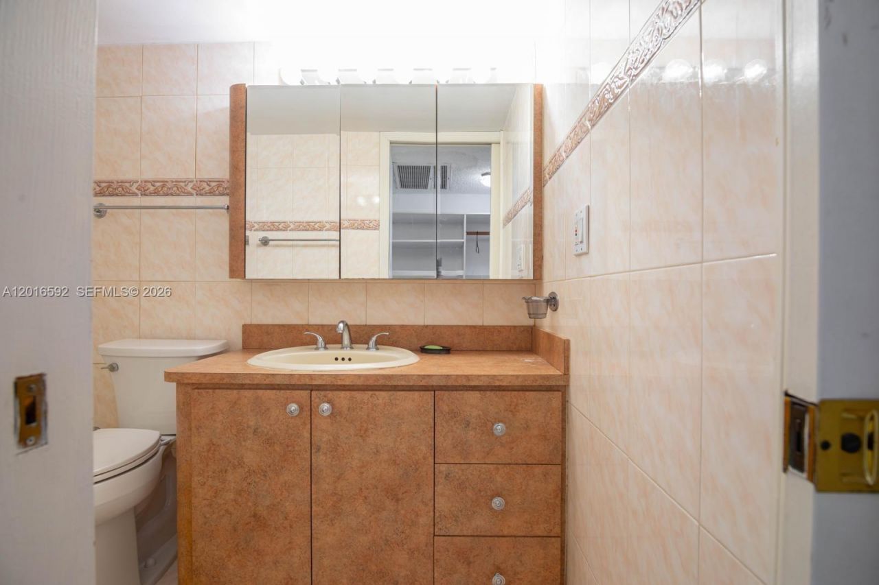 5555 Collins Ave , Unit 14U, Miami Beach, FL 33140 Photo