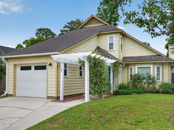 201 W Kilarny Road, Wilmington, NC 28409