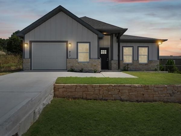 913 Pease River Drive, Granbury, TX 76048