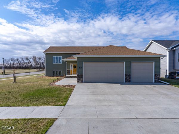 3001 44TH Avenue S, Grand Forks, ND 58201