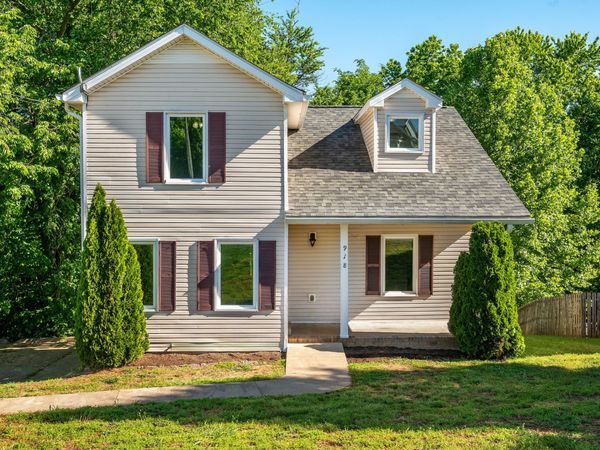 918 Hedge Apple Dr, Clarksville, TN 37040