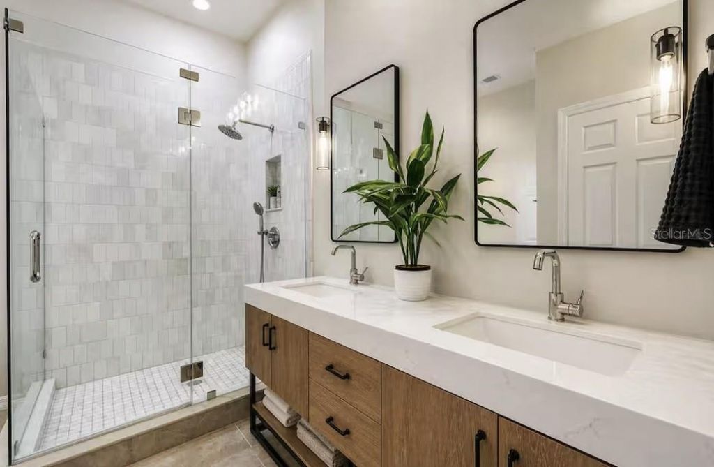 330 Lang Court N, Unit 1, Saint Petersburg, FL 33701 Photo