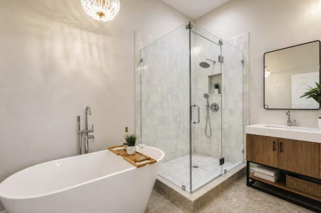 330 Lang Court N, Unit 1, Saint Petersburg, FL 33701 Photo