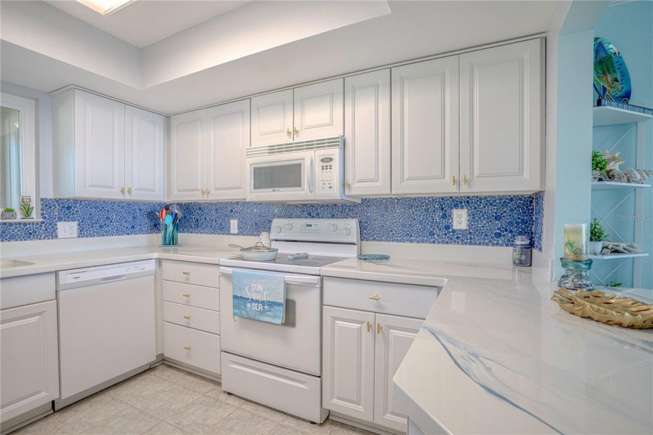 749 Manatee Avenue, Unit 749, Holmes Beach, FL 34217 Photo