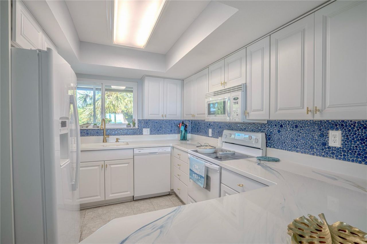 749 Manatee Avenue, Unit 749, Holmes Beach, FL 34217 Photo