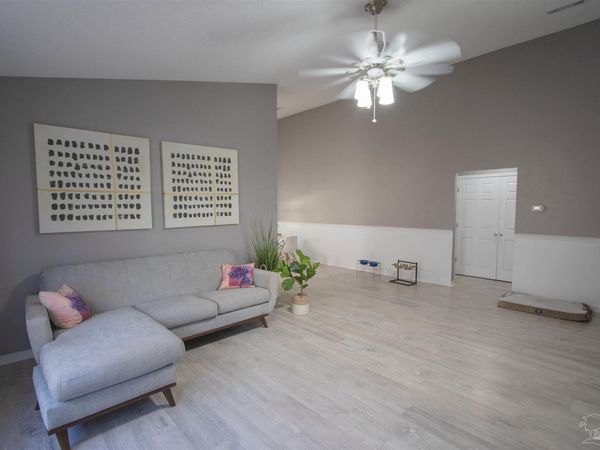 1232 Greystone Ln, Pensacola, FL 32514