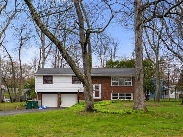 4 Greenwich Rd, Norwood, MA 02062