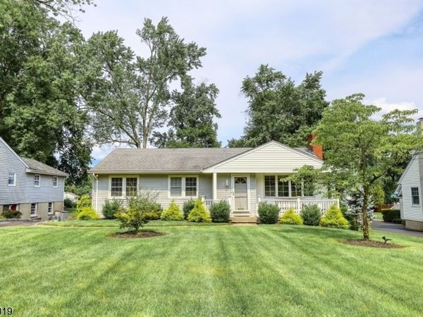 230 Pinelynn Rd, Glen Rock, NJ 07452