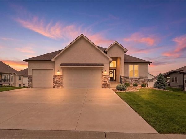 4205 NE Chapel Manor Drive, Lee's Summit, MO 64064
