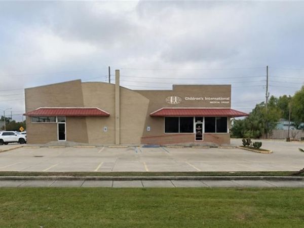 8250 W JUDGE PEREZ Drive , Chalmette, LA 70043