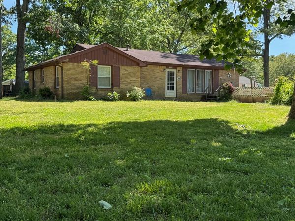 1729 Fountain St, White Bluff, TN 37187