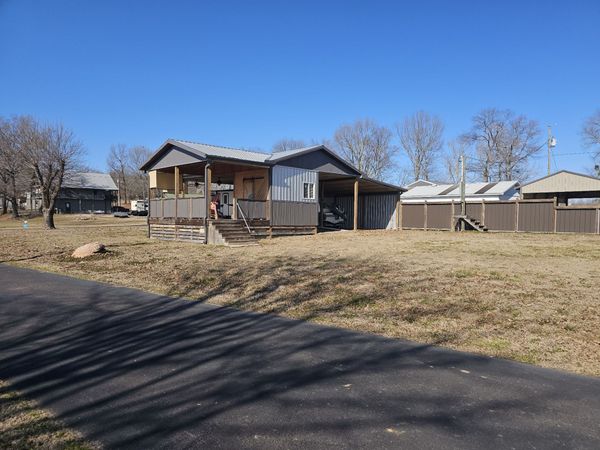 628 River Rd , Clifton, TN 38425