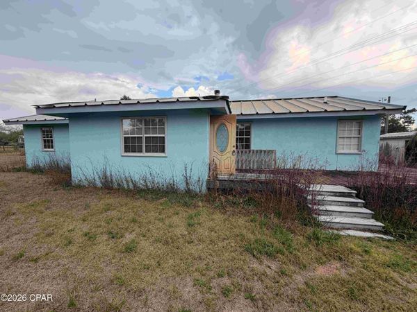 502 Mcpherson Drive , Alford, FL 32420