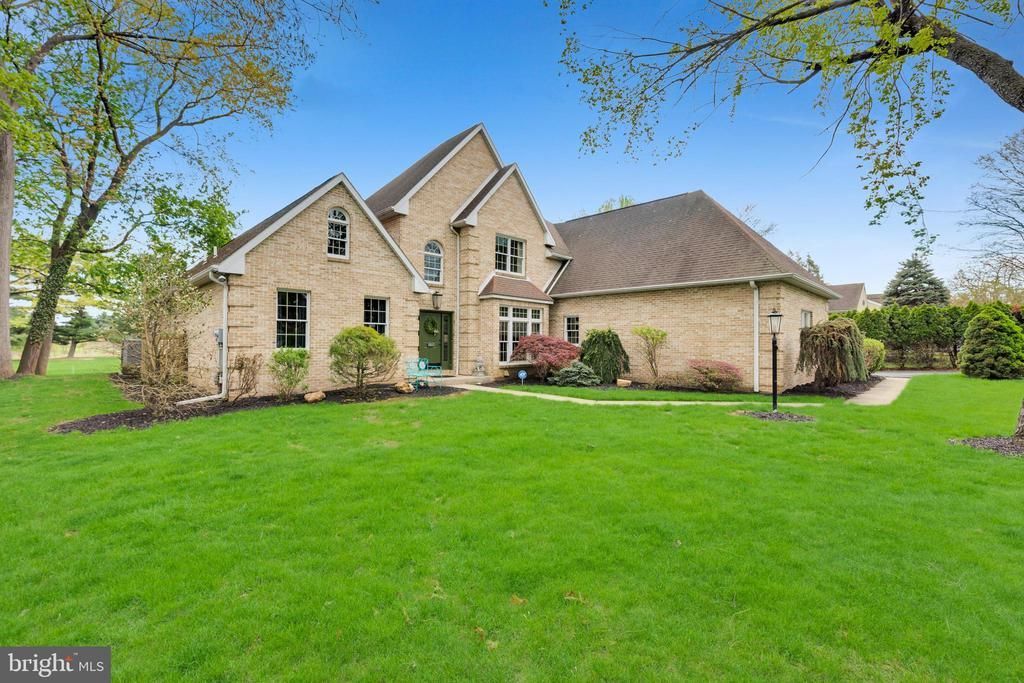 1860 ROSEWOOD , BETHLEHEM, PA 18017