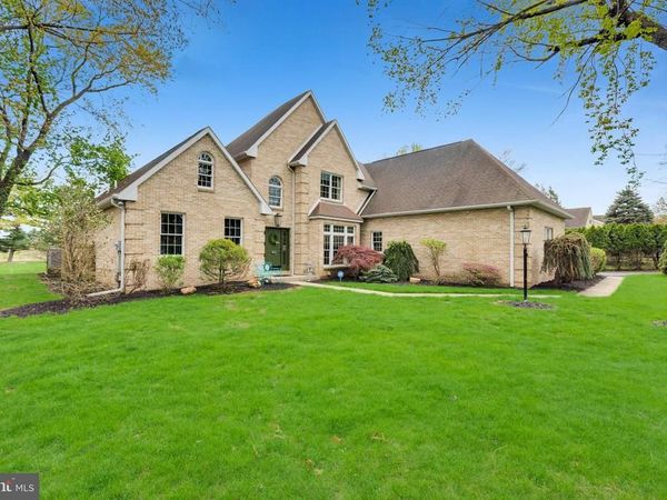1860 ROSEWOOD , BETHLEHEM, PA 18017