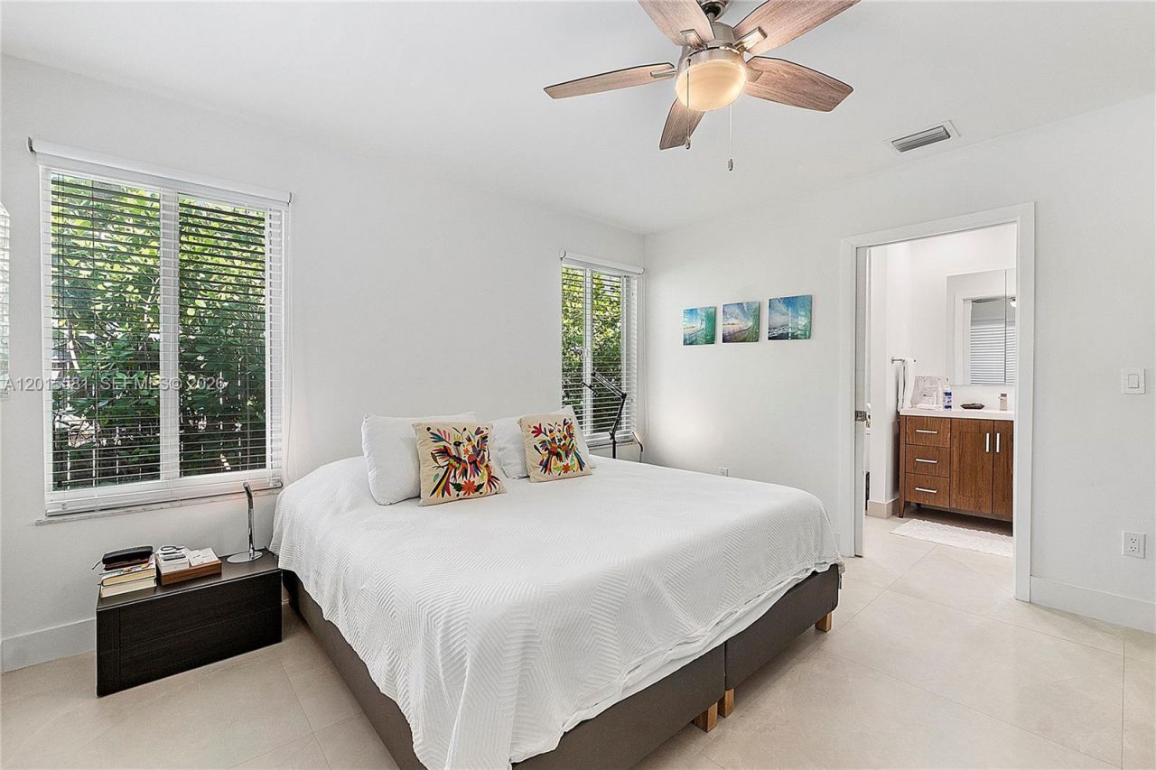 301 Hampton Ln , Key Biscayne, FL 33149 Photo